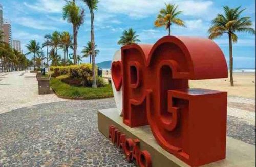 Ocian House | Casa completa em condominio, Wi-Fi e garagem gratuitas, á 8 min da praia!