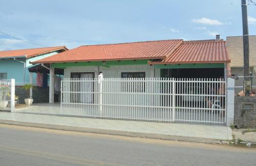 Ubatuba House | Casa confortável na praia