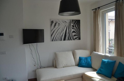 Colico Piano Apartment | Casa CONTE air conditioning, near Station, Center and Ferry to Bellaggio