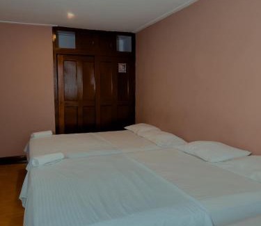 Cartagena House | Casa Corozo Bocagrande a la vuelta de la playa - Casa de playa entera para 40 personas