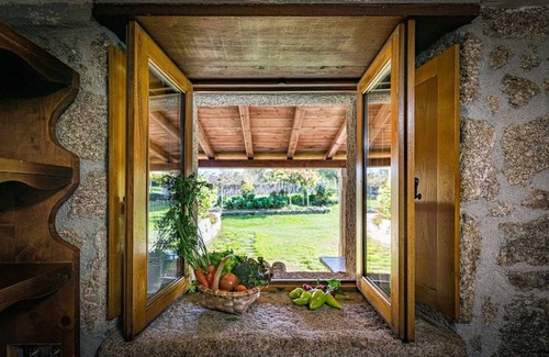 A Airoa House | CASA DAS XACIAS STONE HOUSE IN RIBEIRA SACRA