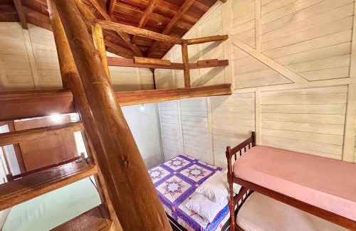 Paranagua House | Casa de 2 quartos e 1 mezanino na ilha do Mel próximo ao mar