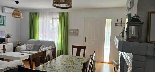 Durcal House | Casa de 5 habitaciones hasta 9 plazas, La Casilla en Dúrcal, Granada