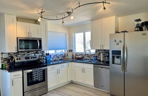 Twentynine Palms House | Casa De Amigos | 2 Acres, Spa, Game Room & Joshua Tree National Park!