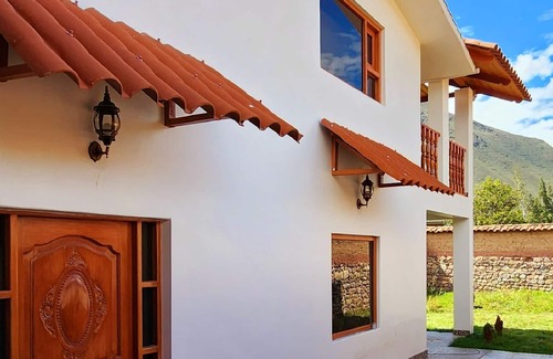 Urubamba Ski Chalet | Casa de Campo a 15 Minutos de Estación de Tren de Ollantaytambo a Machupicchu