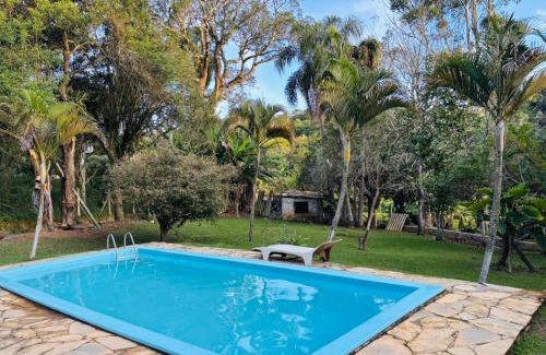 Ibiuna House | Casa de campo com piscina em condomínio.