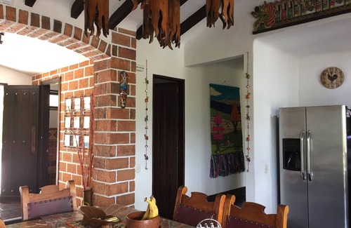 El Penol Cottage | Casa de Campo Guatape-Peñol Includes employee