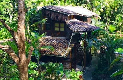 Historic Center House | Casa de charme na mata atlantica, área de lazer com 2 piscinas 8kms das praias