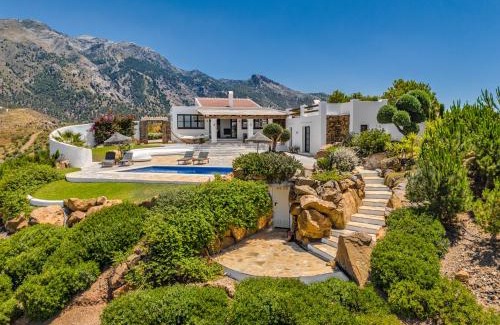 Canillas de Aceituno Villa | Casa de Pilares