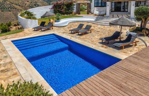 Canillas de Aceituno Villa | Casa de Pilares