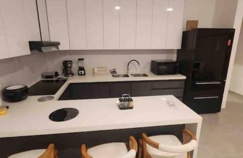 Salinas House | Casa de playa hermosa en exclusivo club privado con piscina, seguridad 24/7