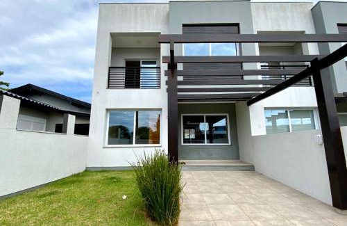 Torres House | Casa de Praia em Torres RS Praia Lagoa jardim