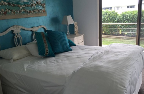 Red Head Other | Casa Del Mare - Farm stay by the ocean