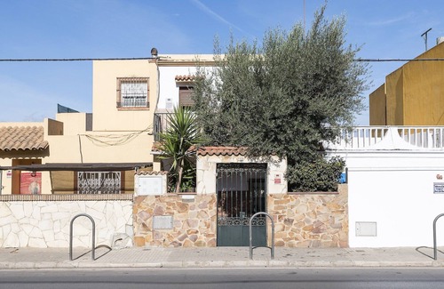 Algeciras Ski Chalet | Casa Del Olivo - House In Algeciras. Free Wifi