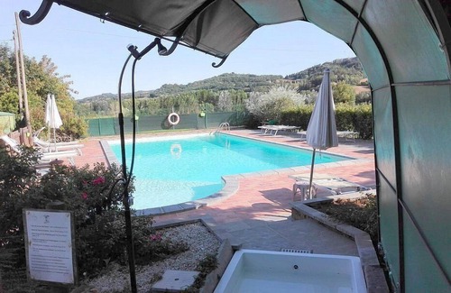 Fighille House | Casa delle Mammole C: A characteristic and welcoming apartment that is part of an ancient country house surrounded by the greenery, with Free WI-FI.