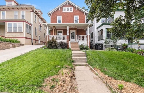 Dahlman House | Casa Di Fiori -Walk to Downtown