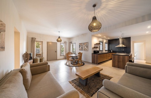 Vothon House | Casa DI Terra House