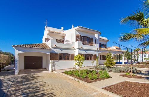 Portimao Villa | Casa do Diplomata - 5 bedrooms with paddle tennis and private pool
