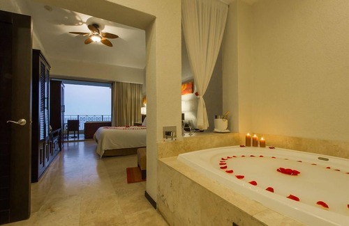 El Medano Ejidal Resort | Casa Dorada Resort/Spa steps to ocean Rountrip Private transportation incl.