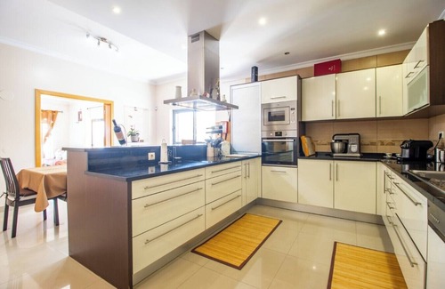 Lagos Villa | Casa dos Sonhos - with pool, BBQ and pizza ovenn