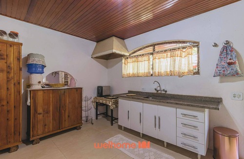 Jardim Andira House | Casa em Campos do Jordão com Varanda e Lareira