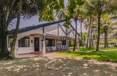 Praia das Palmeiras House | Casa em Caraguatatuba com piscina a 200m da praia