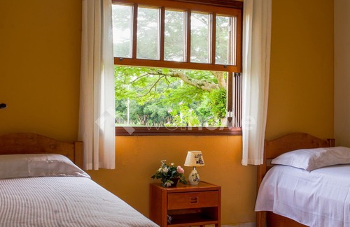 Itai House | Casa em Condomínio com Piscina e Acesso a Represa