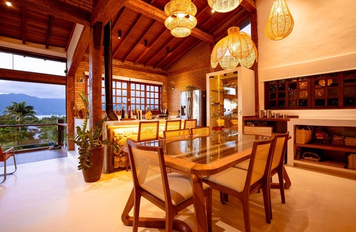 Centro Comercial House | Casa em Condomínio em Ilhabela com Piscina e Vista Para o mar