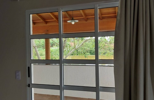 Sao Roque Ski Chalet | Casa em Frente a um Lago, Próximo a Rota do Vinho em São Roque - SP