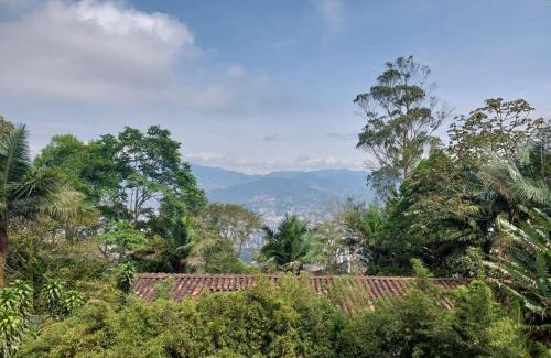 Medellin Villa | Casa en la montaña con hermosa vista a Medellín
