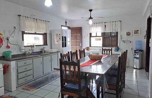 Itapoa House | Casa Enelzi 2 Suites + 2 Quartos, 3 WCs 80 m da Praia. Garagem, Gourmet. 10 pax