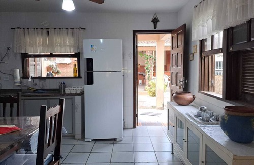 Itapoa House | Casa Enelzi 2 Suites + 2 Quartos, 3 WCs 80 m da Praia. Garagem, Gourmet. 10 pax