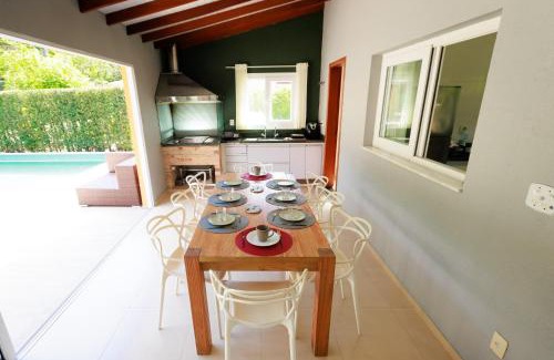 Praia do Pauba House | Casa Ensolarada entre montanhas e rio na Praia do Paúba