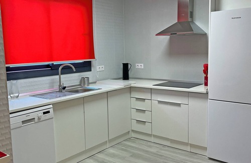 Valdelagrana Ski Chalet | Casa Gloria, Totalmente Equipada, Ideal Para Familias a 3 Minutos de la Playa