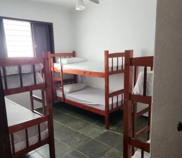 Indaia House | Casa espaçosa com piscina a 100m da praia!