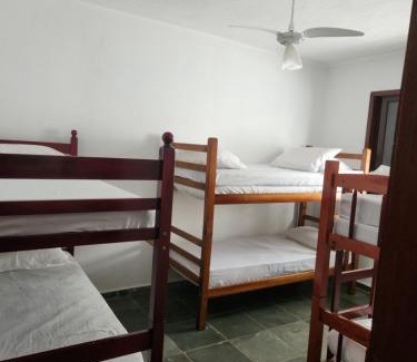 Indaia House | Casa espaçosa com piscina a 100m da praia!