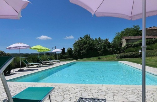 Lano House | Casa Gelso A: A cozy and welcoming two-story apartment that is part of an ancient country house in the characteristic style of the Tuscan countryside, with Free WI-FI.