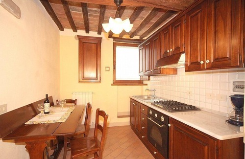 Lano House | Casa Gelso B: A cozy and welcoming apartment that is part of an ancient country house in the characteristic style of the Tuscan countryside, with Free WI-FI.