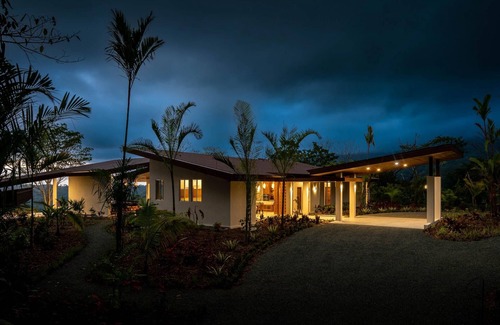 Tres Rios Villa | Casa Grande Del Mar in Puerto Cort s