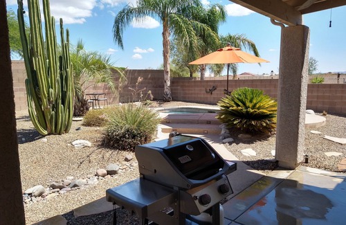 Monterra Knolls House | CASA GRIS-Heated spool-Bring your fur baby! Enjoy Naranja Park and bike trails.