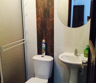 Guadalajara de Buga House | Casa Helga a dos cuadras de la Basílica, casa entera con jardín amplio, 6 habitaciones, 5 baños, cocina, comedor y sala de TV