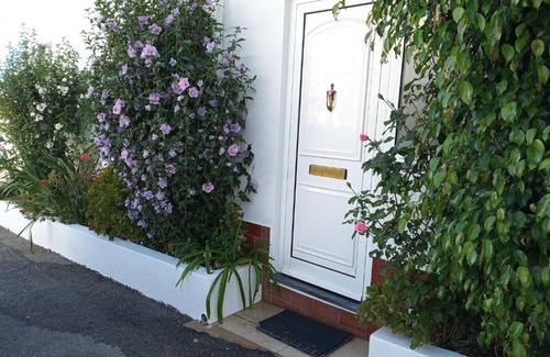 Almadena House | Casa Holandesa