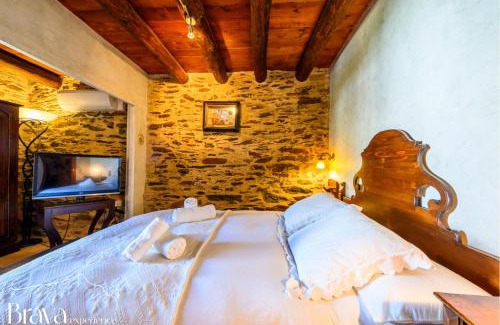 Cadaques House | Casa Jordi - Piedra y bóveda en el corazón de Cadaqués I 3 suites I 2 parkings I patio con bbq