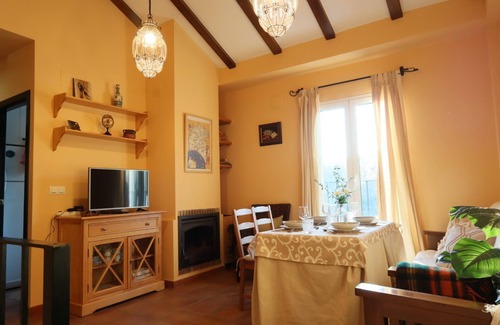 Aracena House | Casa La Buganvilla 2 Aracena- acogedora casa rural. En urbanización tranquila