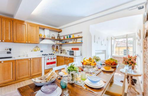 Lucca Historical Center Apartment | Casa La Guardia, a Classic 3 bedrooms