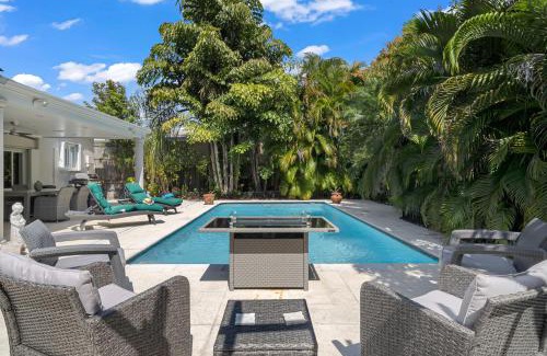 Coral Way Villa | Casa la Miami - Central location Villa with Pool & Gym