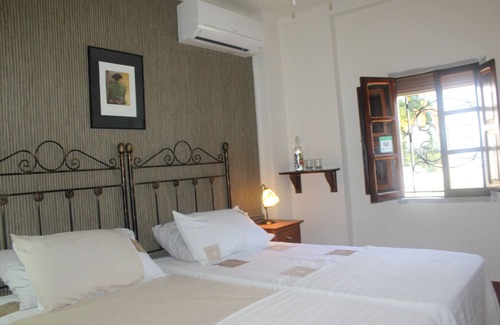 Almedinilla Bed & Breakfast | Casa La Nuez B & B, spacious bathrooms, free WiFi, terrace, swimming pool, garden