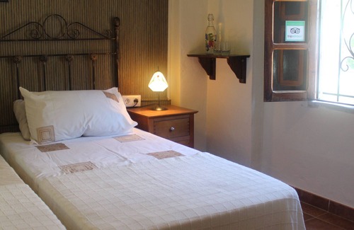 Almedinilla Bed & Breakfast | Casa La Nuez B & B, spacious bathrooms, free WiFi, terrace, swimming pool, garden