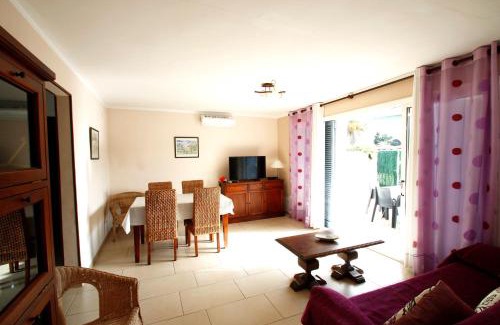 Miami Platja House | Casa Lara