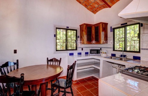 Los Ayala House | Casa las Mariposas Bungalow 5